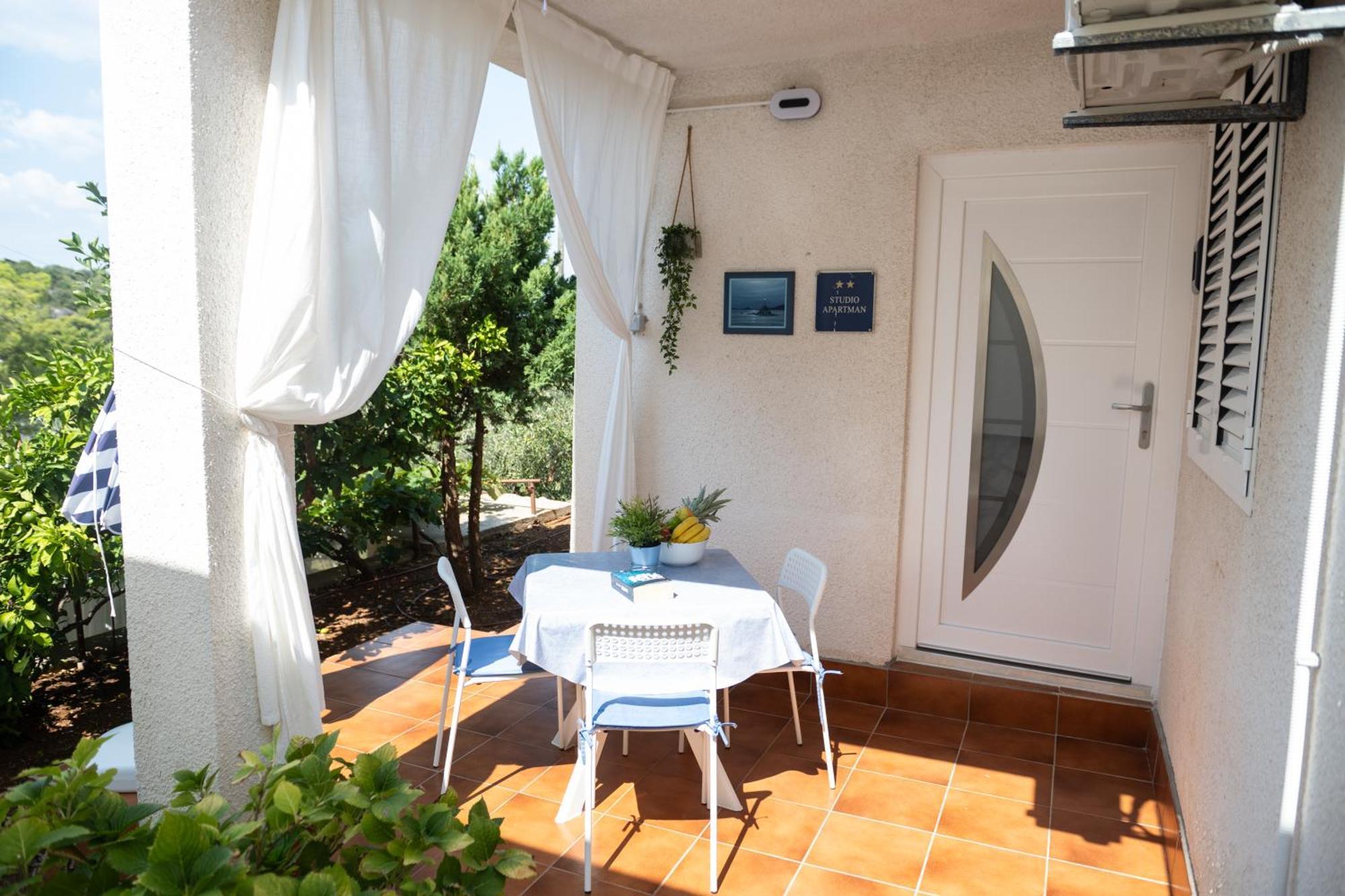 Apartments Solta Rogac Exterior photo